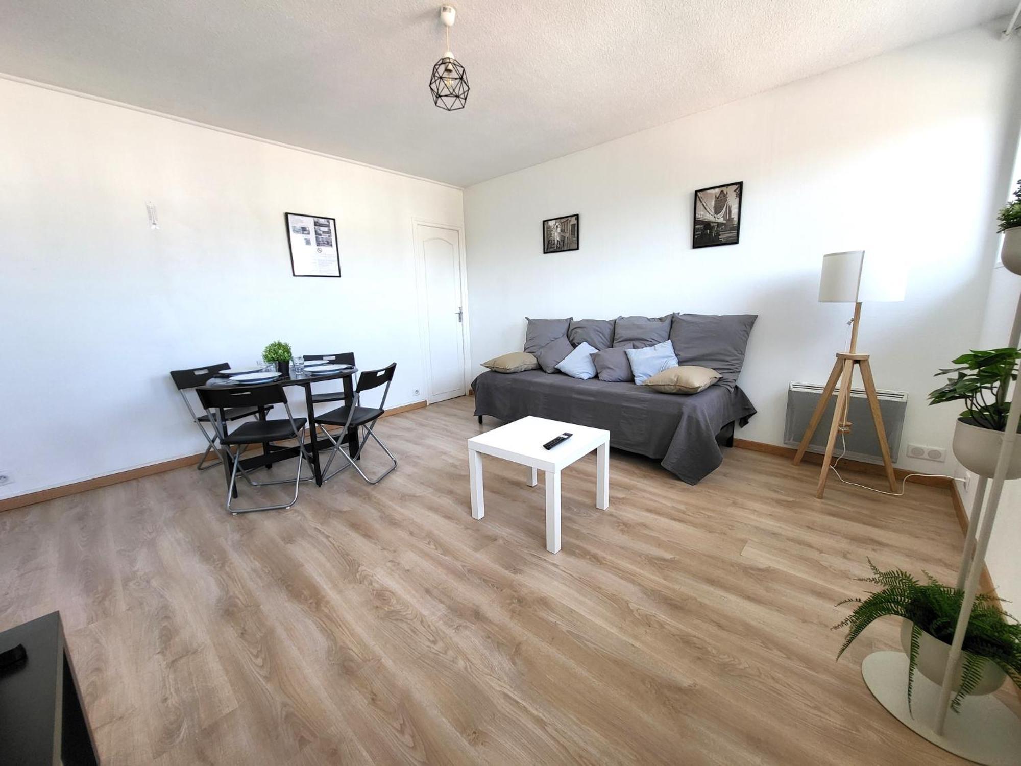 St-Quentin-En-Yvelines Plusieurs Appartements Avec Parking Трап Экстерьер фото